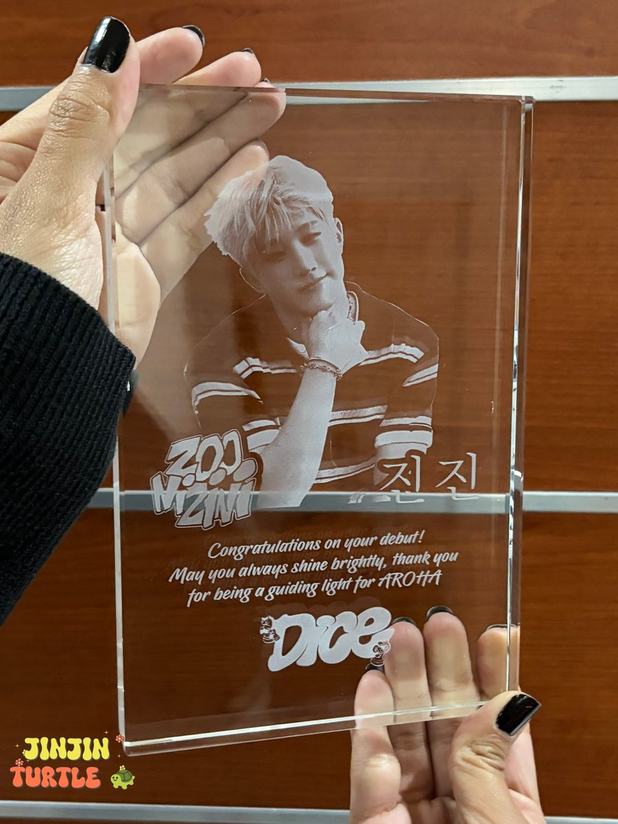 jinjinturtle's tweet photo. 🎲 | #ZOONIZINI 
[FANPARTY "Roll The Dice" México 2025] — FANPROJECT—
💚🧡 Team ZooniZini LATAM 💚🧡

El día de ayer se entregaron los regalos aprobados por Fantagio para #ZOONIZINI.
El pastel de ZooniZini Mexicanos y los reconocimientos se entregaron con éxito 🙌🏻🥰 https://t.co/OWFqC9d3jk