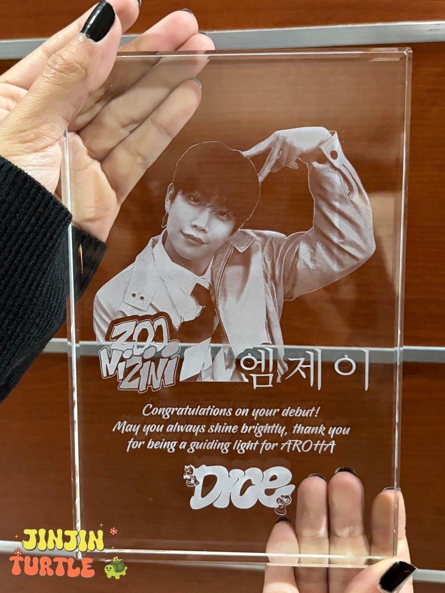 jinjinturtle's tweet photo. 🎲 | #ZOONIZINI 
[FANPARTY "Roll The Dice" México 2025] — FANPROJECT—
💚🧡 Team ZooniZini LATAM 💚🧡

El día de ayer se entregaron los regalos aprobados por Fantagio para #ZOONIZINI.
El pastel de ZooniZini Mexicanos y los reconocimientos se entregaron con éxito 🙌🏻🥰 https://t.co/OWFqC9d3jk