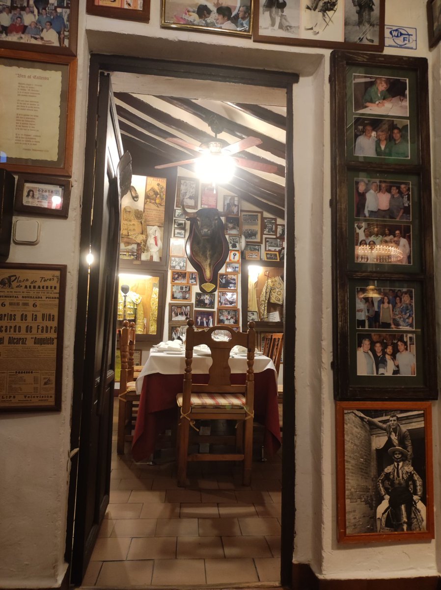 Callejón de los gatos. Albacete. Donde hay toros, se come bien