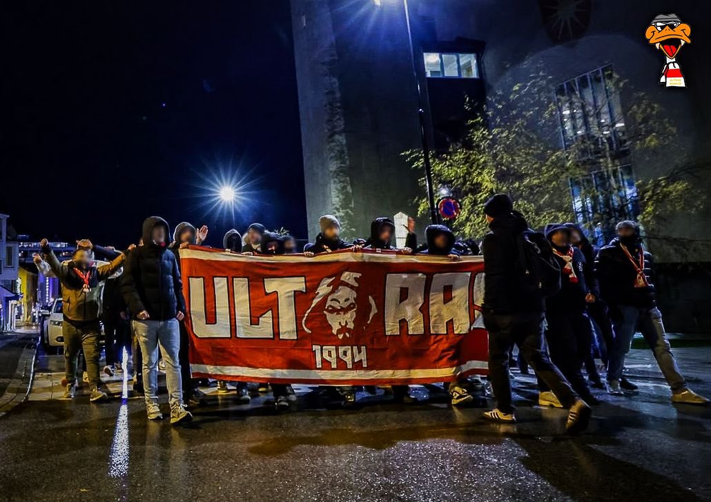 ULTRASMONACO94's tweet image. Bodo - MUNEGU (J4, LDC) 1/3

Belle mobilisation Monégasque avec plus de 200 présents dans ce match au dessus du Cercle Polaire Arctique.

Pour marquer le coup, une animation écharpes-banderole sera déployée en parcage à l’entrée des joueurs.

GIRU D’ARCTICU !