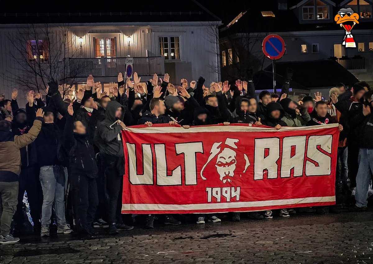 ULTRASMONACO94's tweet image. Bodo - MUNEGU (J4, LDC) 1/3

Belle mobilisation Monégasque avec plus de 200 présents dans ce match au dessus du Cercle Polaire Arctique.

Pour marquer le coup, une animation écharpes-banderole sera déployée en parcage à l’entrée des joueurs.

GIRU D’ARCTICU !