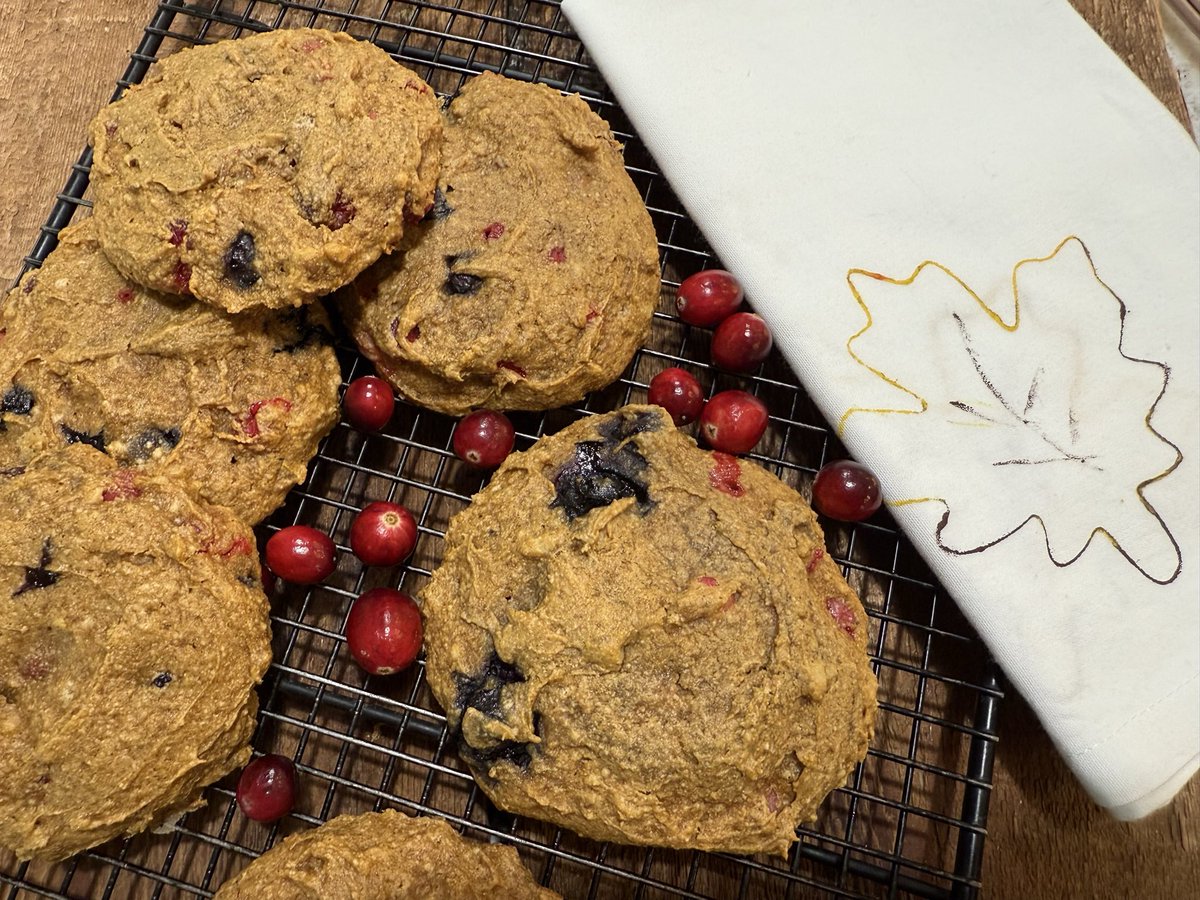 Add a handful of fresh cranberries to these easy pumpkin scones for a fall treat.  marysbusykitchen.com/healthy-pumpki…