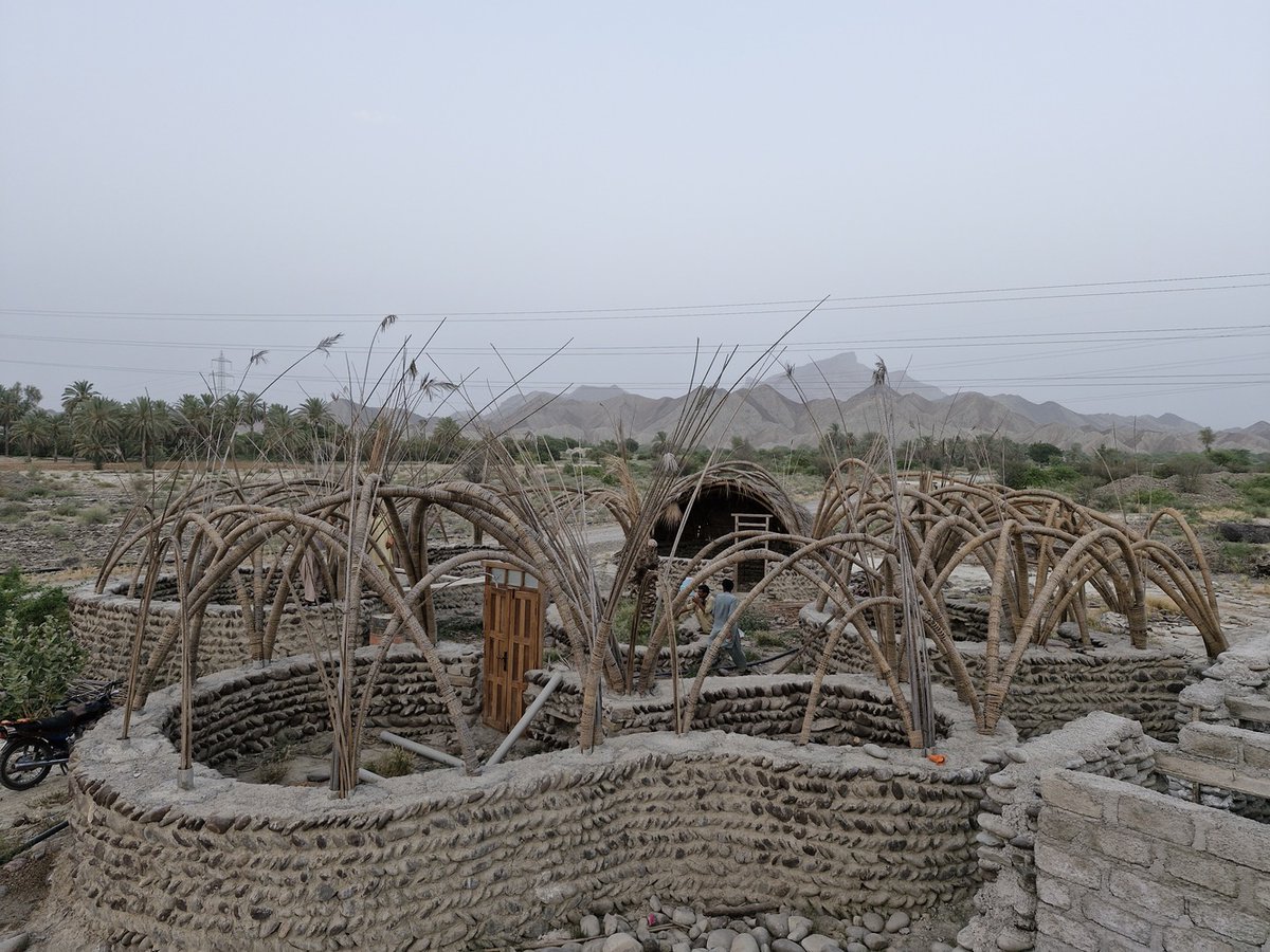 w_emerg's tweet photo. In Kahnanikash, Iran, Next Office, Alireza Taghaboni designed the Nedarag Guesthouse, a 95 m² non-profit project co-built with the Sunni-Baluch community.
#Sustainable #Architecture #Design #LocalCraftsmanship #Iran #NextOffice #AlirezaTaghaboni #VernacularDesign #Social https://t.co/7ECJD5rZwk
