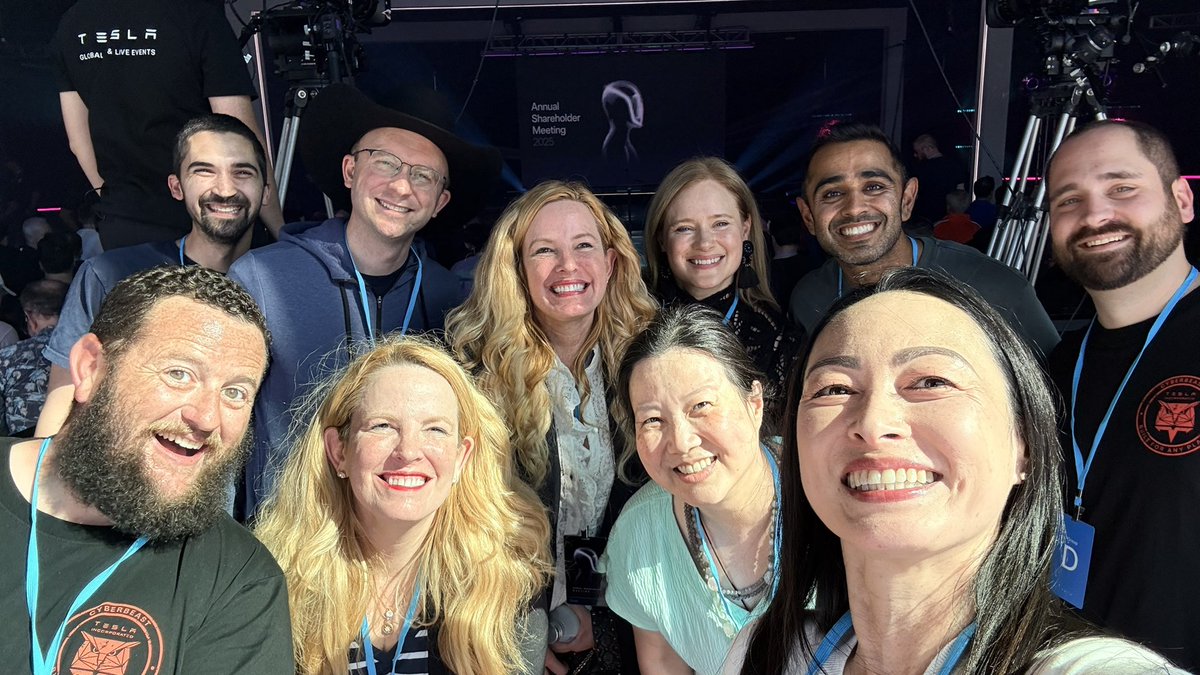 Gotta get a group selfie in!

<a href="/BeardedTesla/">Bearded Tesla</a> <a href="/JonBbC_TechGeek/">TechGeek Tesla 🔋⚡️</a> <a href="/_SFTahoe/">Amy</a> <a href="/_MountainsSea/">Julianna</a> <a href="/Kristennetten/">K10✨</a> <a href="/tesla_raj/">Tesla Raj</a>