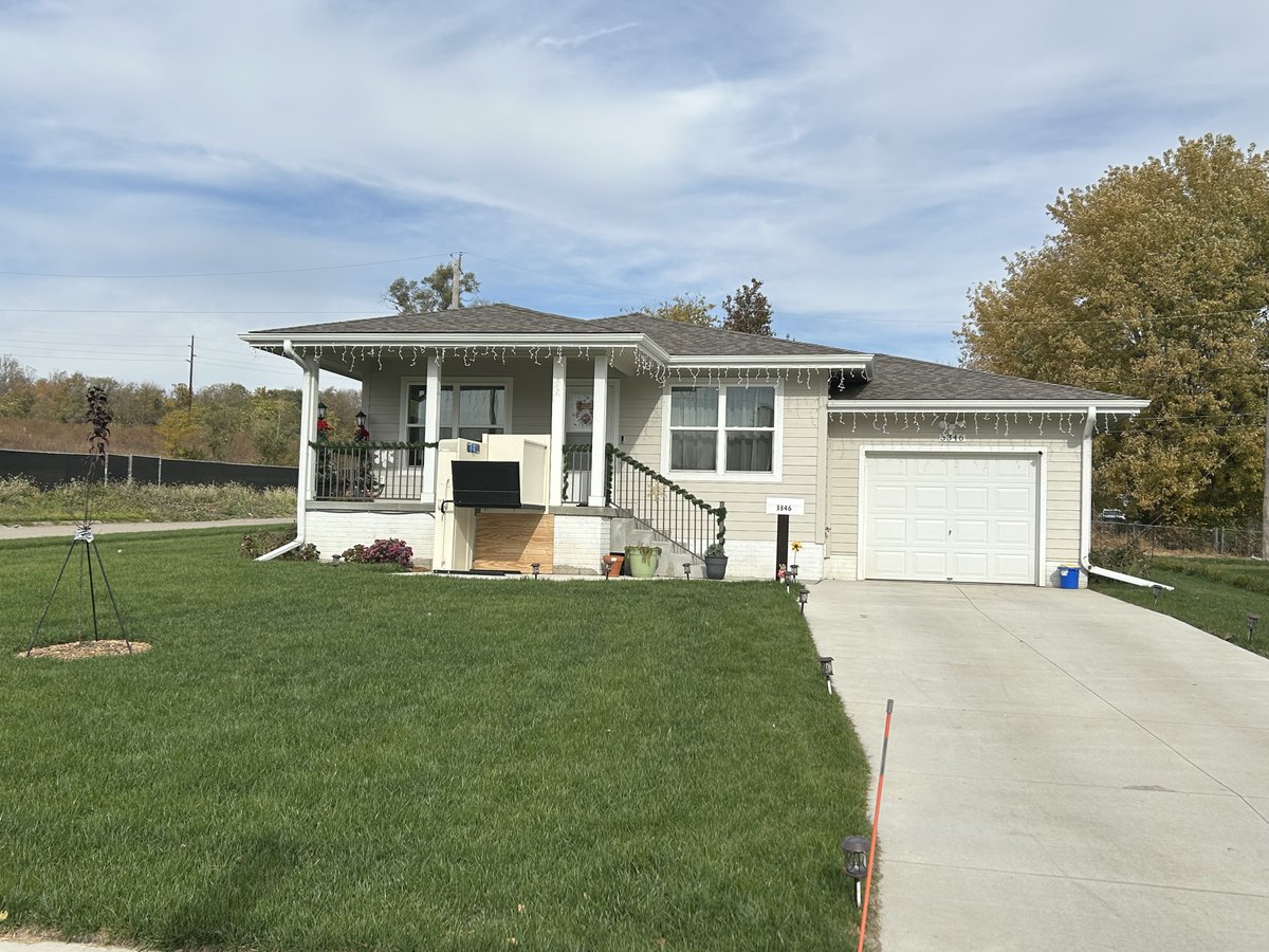 DevelopNebraska's tweet image. Together with Habitat for Humanity of Omaha, DED is celebrating 5 new single-family homes in N. Omaha — creating homeownership opportunities! This project was made possible by a $425k award from the Nebraska Affordable Housing Trust Fund &amp;amp; a $102k cash match. @Habitat_org