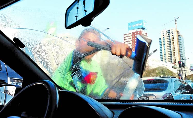 KontenidosPY's tweet image. Centurión promete firmeza y orden en las calles de Asunción: “Desde el día uno, cero limpiavidrios y cuidacoches”

El diputado y precandidato a intendente de Asunción por la disidencia colorada, @DaniCenturionpy, afirmó en el programa “Poder y Palabra”, conducido por…