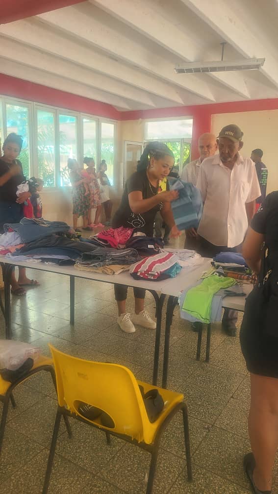 "Hoy los trabajadores de Comercial  del CT Bayamo  brindó apoyo a los damnificados del huracán #Melissa, evacuados en la Escuela Pedagógica Rubén Bravo. Un gesto de solidaridad que reconforta.  💙  #Solidaridad  #FuerzaCuba 
<a href="/ETECSAGranma/">Bayamesa2025</a>