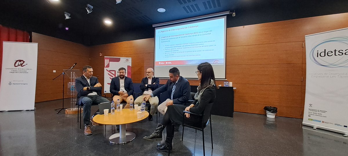 ajuntament_vh's tweet image. Avui, a l&apos;Hospitalet de l&apos;Infant, s’ha celebrat la jornada “Energia segura: ciberseguretat en el sector elèctric”, organitzada per #CRiSES (@universitatURV ) dins del projecte HERMES.
👥 Més de vint participants han debatut sobre innovación, recerca i reptes de la digitalització