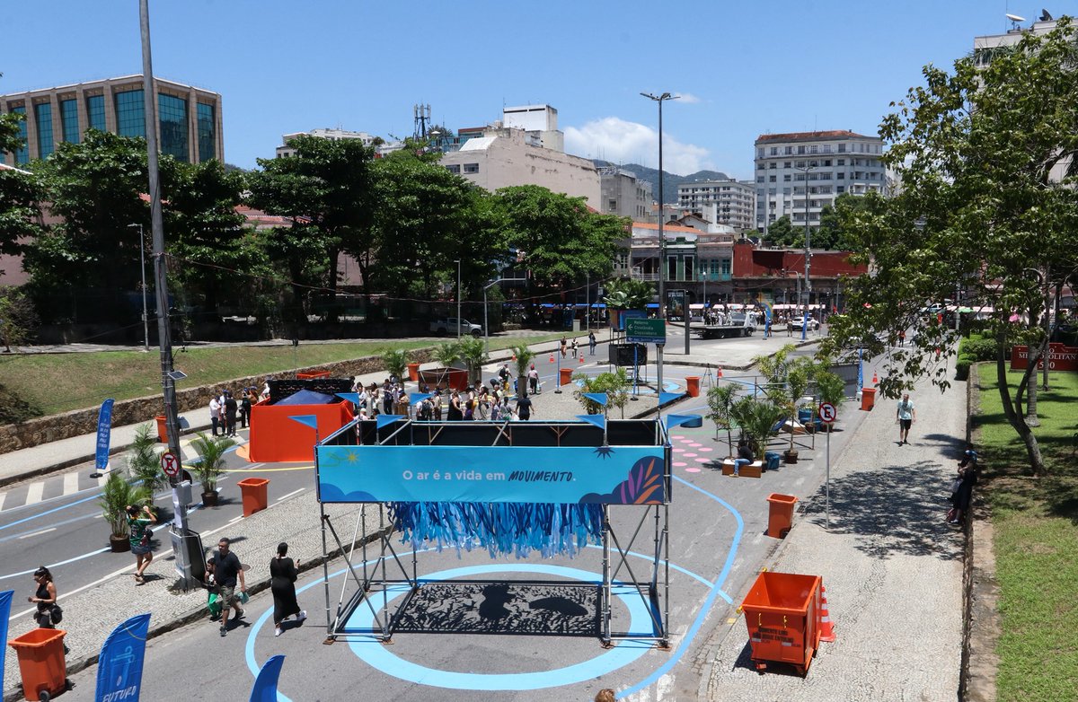 metecoban92's tweet photo. It was great to join the @BreatheCities street festival in Rio - standing alongside the people making change happen on the ground.

From London to Rio, we’re showing what’s possible when we reimagine our streets for people ✊🏼✊🏾 https://t.co/T97OU1Z9JI