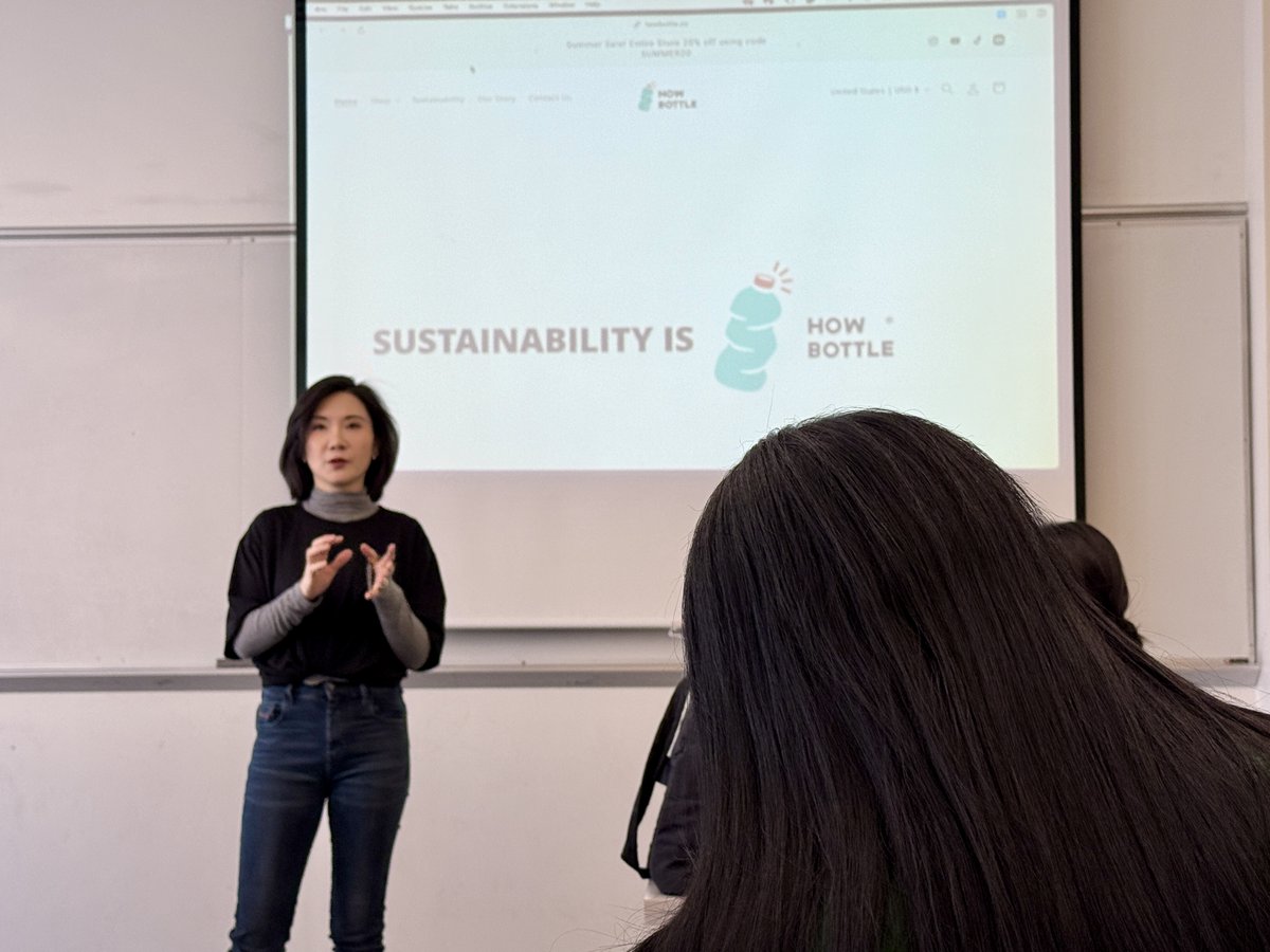 howbottleinc's tweet photo. 🎤 Exciting day at John Jay College!  
Our founder @BiancaYijiaChen  shared insights on sustainability, design, and the power of turning everyday waste into change. 🌍💡

Thank you to all the students who joined the conversation — your energy inspires us! https://t.co/mcRq6v5Ofi