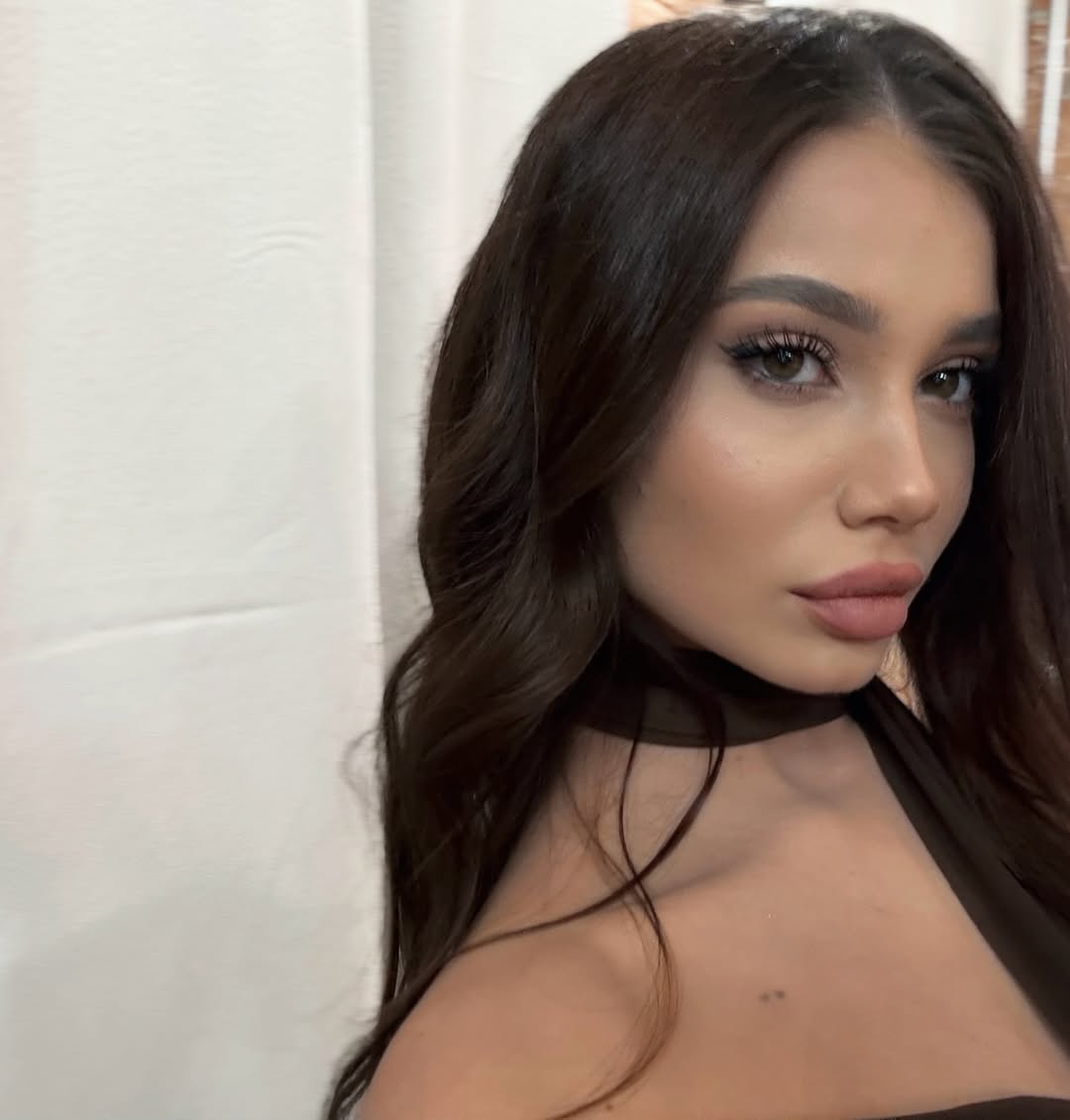Merry900216's tweet photo. Put on a beautiful makeup today https://t.co/CeFfwUne6U