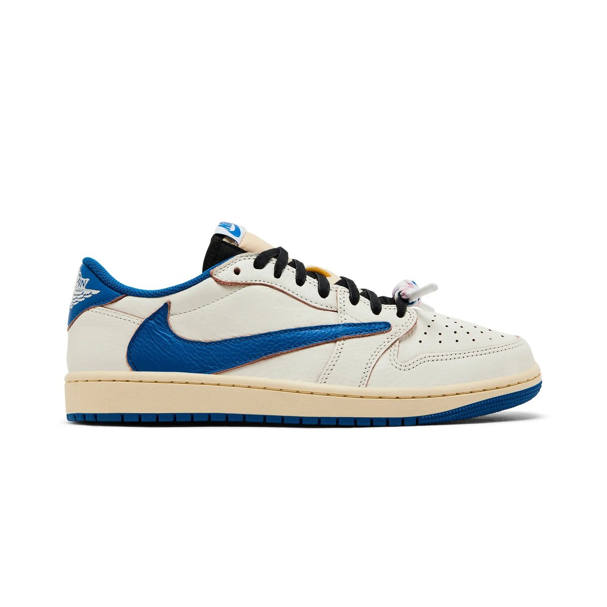 JustFreshKicks's tweet photo. Travis Scott x Fragment x Air Jordan 1 Low OG 🌵⚡️ 

• November 8th 
• 40,000 pairs 
• $155 USD https://t.co/1z4eIyI26K