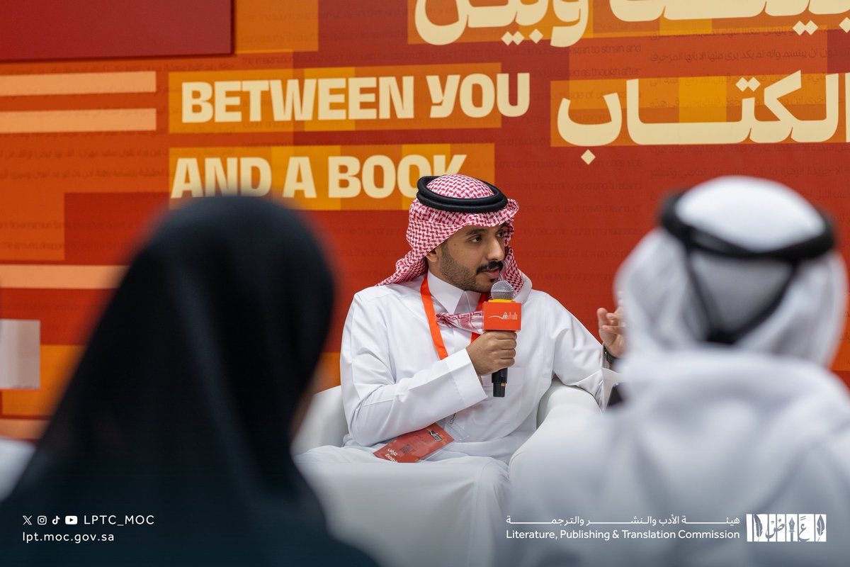 LPTC_MOC's tweet photo. ضمن فعاليات جناح المملكة في #معرض_الشارقة_الدولي_للكتاب_2025 أُقيمت اليوم ندوة بعنوان "على حافة الوزن: محطات الانعطاف الكبرى في مسار الشعر العربي" قدمها: أ. عبد الهادي صالح الشهري، وأدارها: أ.عبدالعزيز الجهمي. ناقشا خلالها التحوّلات المفصلية في مسار الشعر العربي عبر العصور. 

#هيئة_الأدب_والنشر_والترجمة