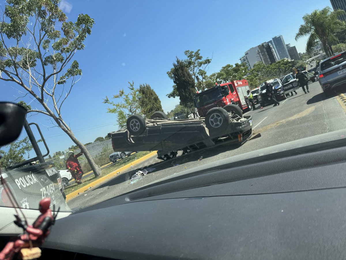 MMXVI8's tweet photo. Trafico intenso en acueducto hubo un choque @Trafico_ZMG https://t.co/oGDWs9u0ln