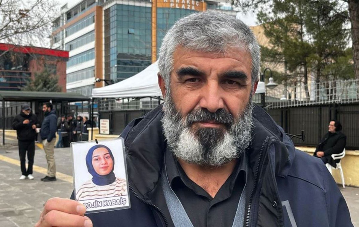 GuldemBilal's tweet image. ‘Tehdit mesajları alıyorum’

Kızı Rojin Kabaiş için verdiği adalet mücadelesi nedeniyle kimliği belirsiz kişiler tarafından tehdit mesajları aldığını söyleyen Nizamettin Kabaiş, “WhatsApp üzerinden ‘Bu davadan vazgeçin, elimizdesiniz’, ‘Peşini bırakmazsanız sizin de ölümünüz…