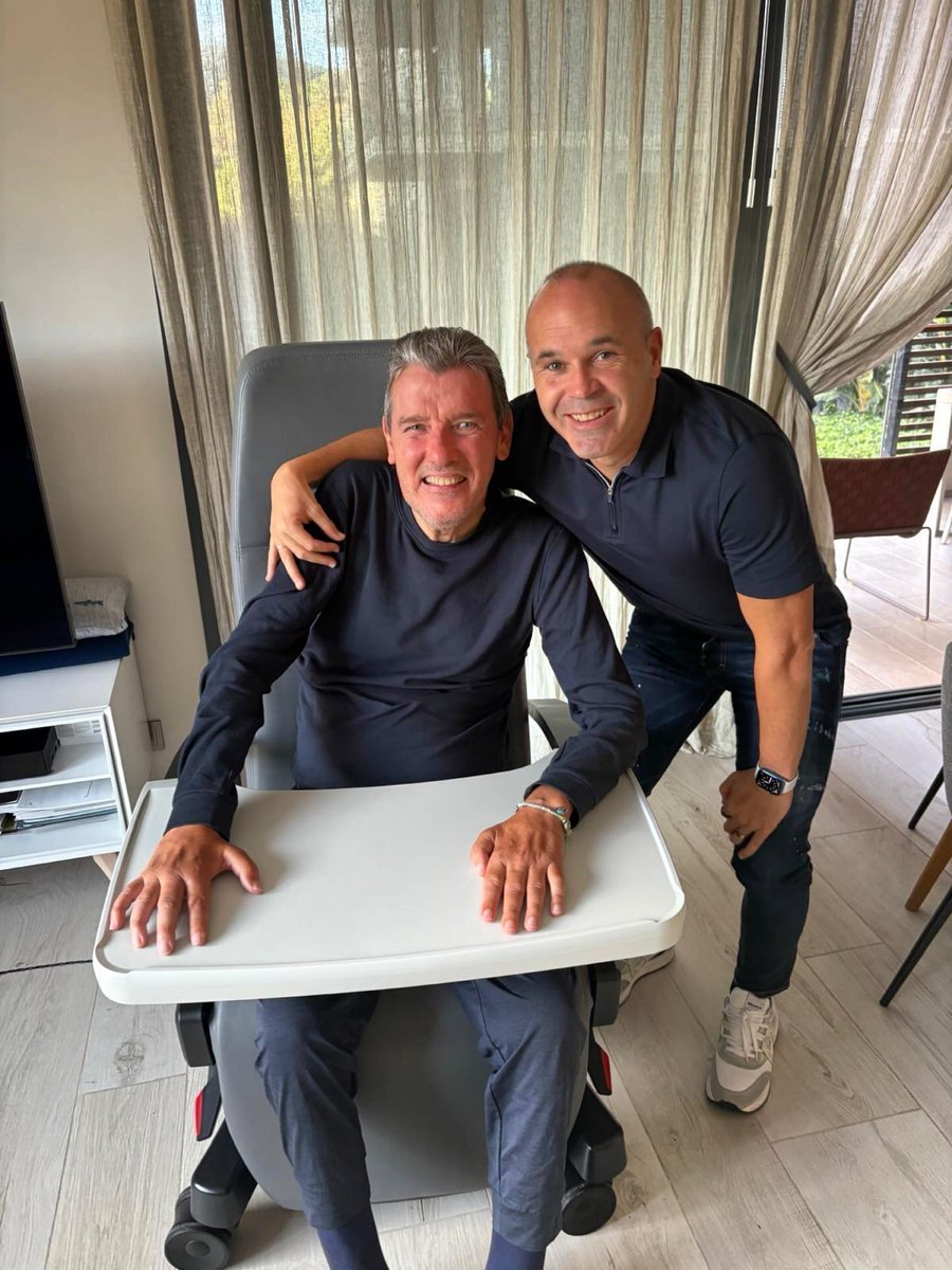 Fotos que te alegran el día.

Empiezo yo. <a href="/jcul11/">Juan Carlos Unzue</a> <a href="/andresiniesta8/">Andrés Iniesta</a> 

👇