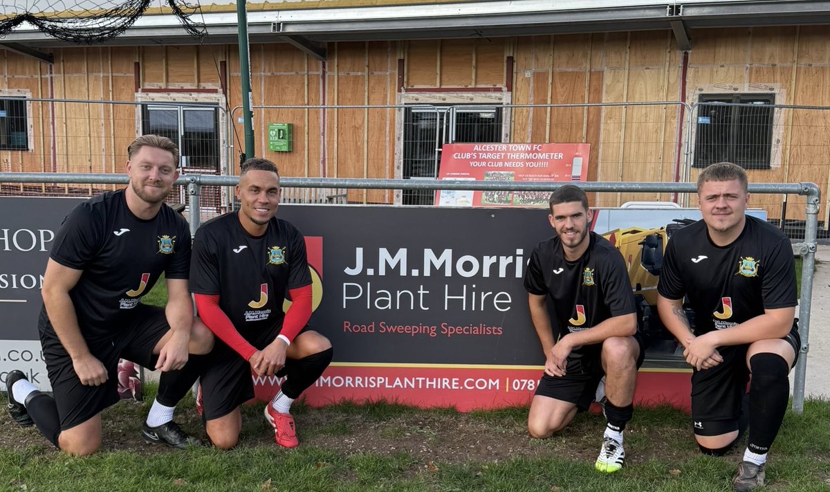 𝗔𝗗𝗩𝗘𝗥𝗧𝗜𝗦𝗘𝗠𝗘𝗡𝗧 𝗕𝗢𝗔𝗥𝗗 𝗦𝗣𝗢𝗡𝗦𝗢𝗥𝗦𝗛𝗜𝗣 

Thank you to Jim Morris and all the team at J M Morris Plant Hire for their support with the advertising board at Stratford Road &amp; warm up kit sponsorship of our First Team. Your support is greatly appreciated

❤️🖤