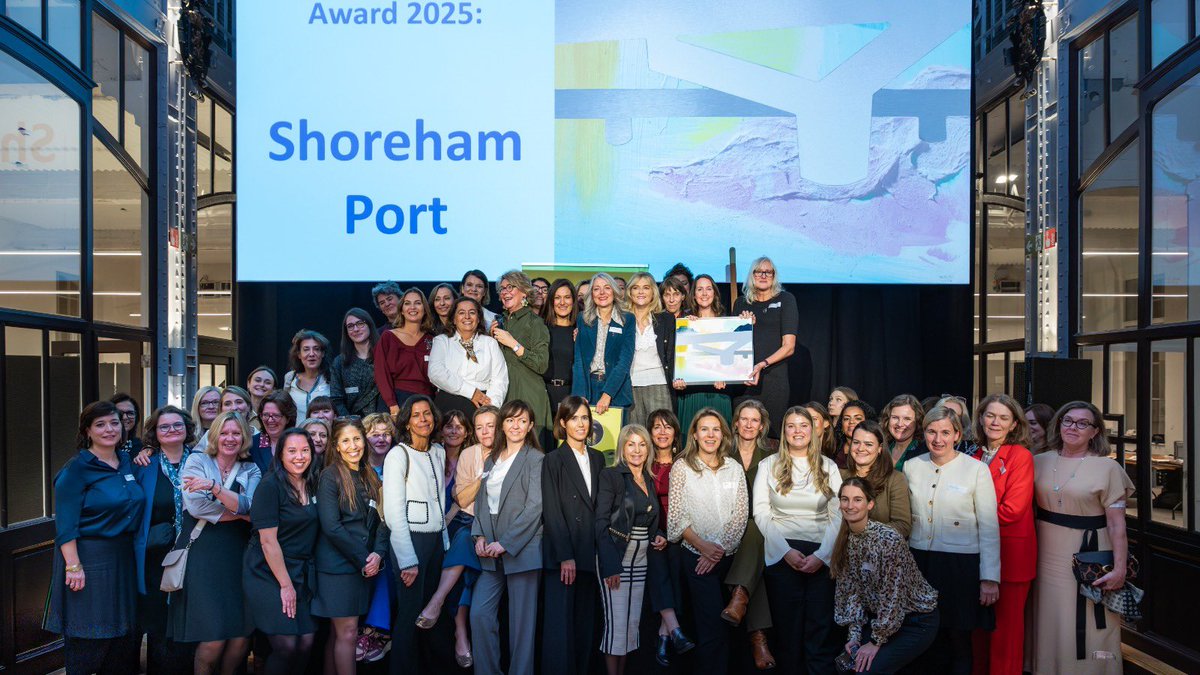 To mark the theme of this year’s award all women #port professionals present were invited to the podium at the end of the ceremony. A wonderful moment!
