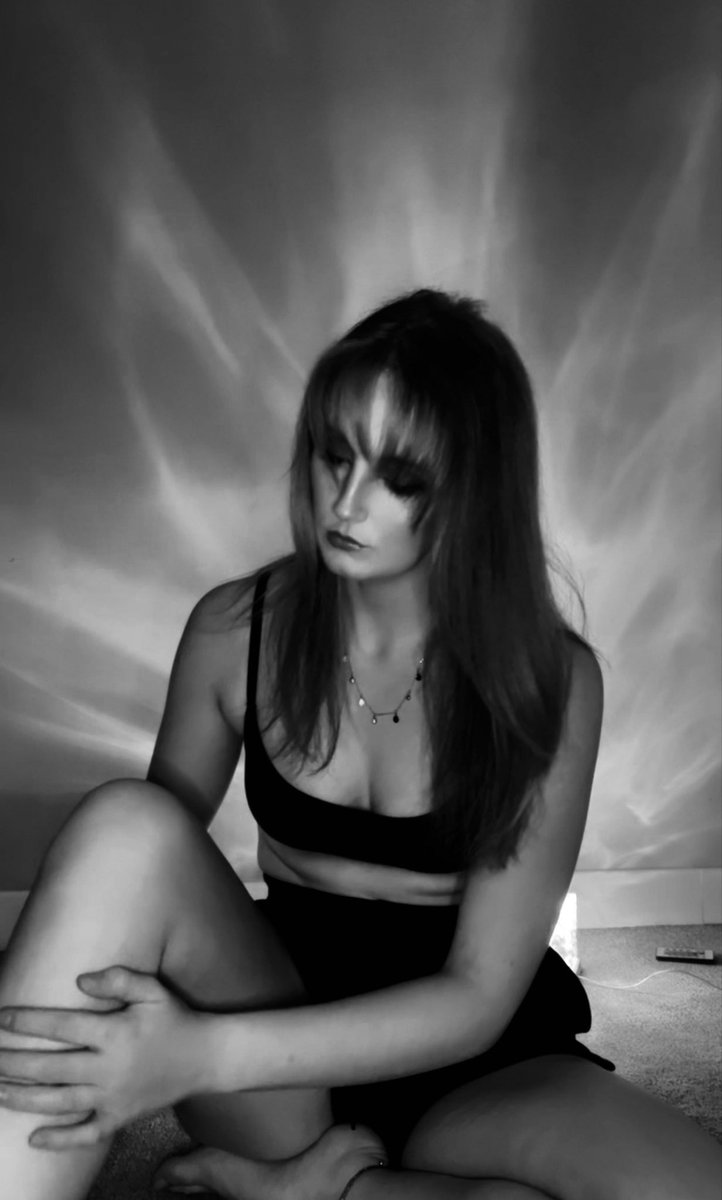 Rebeccam342's tweet photo. 🌌🌌🌌

#poser #love #cute #idek https://t.co/wBEPP5vo9c