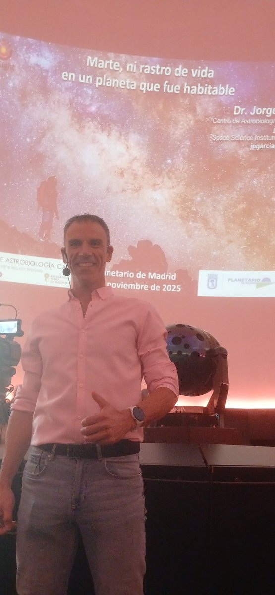 Interesante conferencia sobre Marte y la vida hoy en el Planetario con <a href="/JorgePlaGarcia/">Dr. Jorge Pla-García</a>  ¡Muchas gracias por tu entusiasmo al divulgar Ciencia!