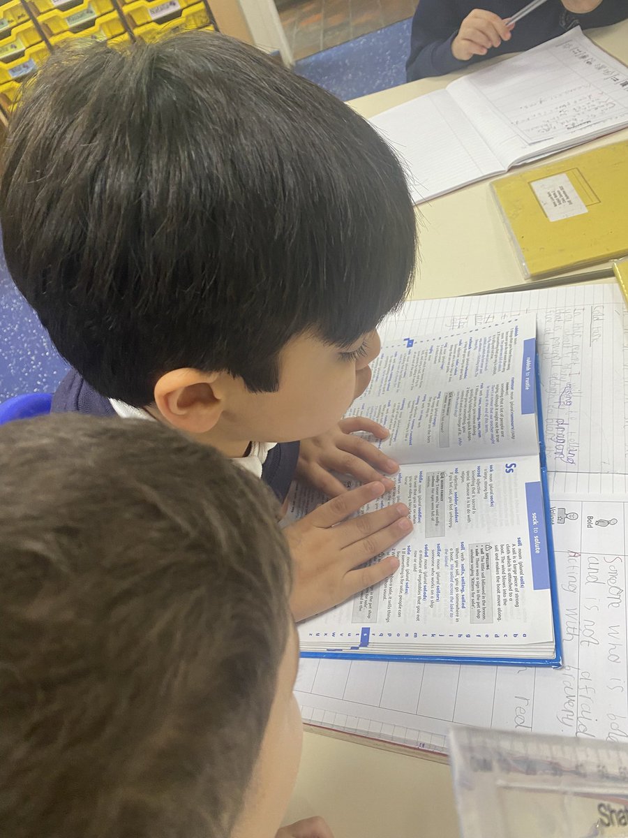 MrsImadBF's tweet photo. Today in English, we explored how to use dictionaries to find new words from our model text! Great team work👏👏👏 https://t.co/IZ1uJsVgut