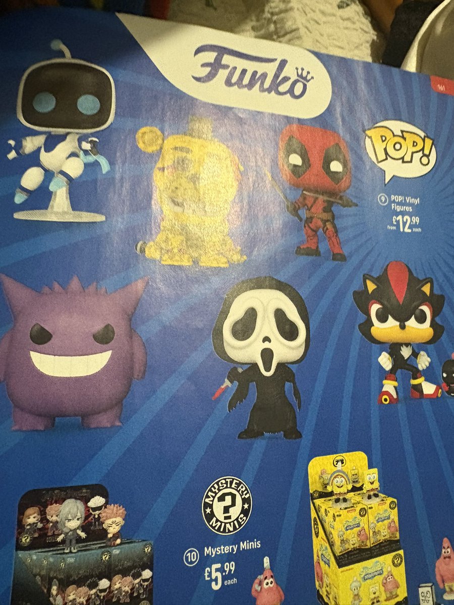 How is this acceptable <a href="/SmythsToysUK/">Smyths Toys UK</a> ? 😩😩😩😩😩