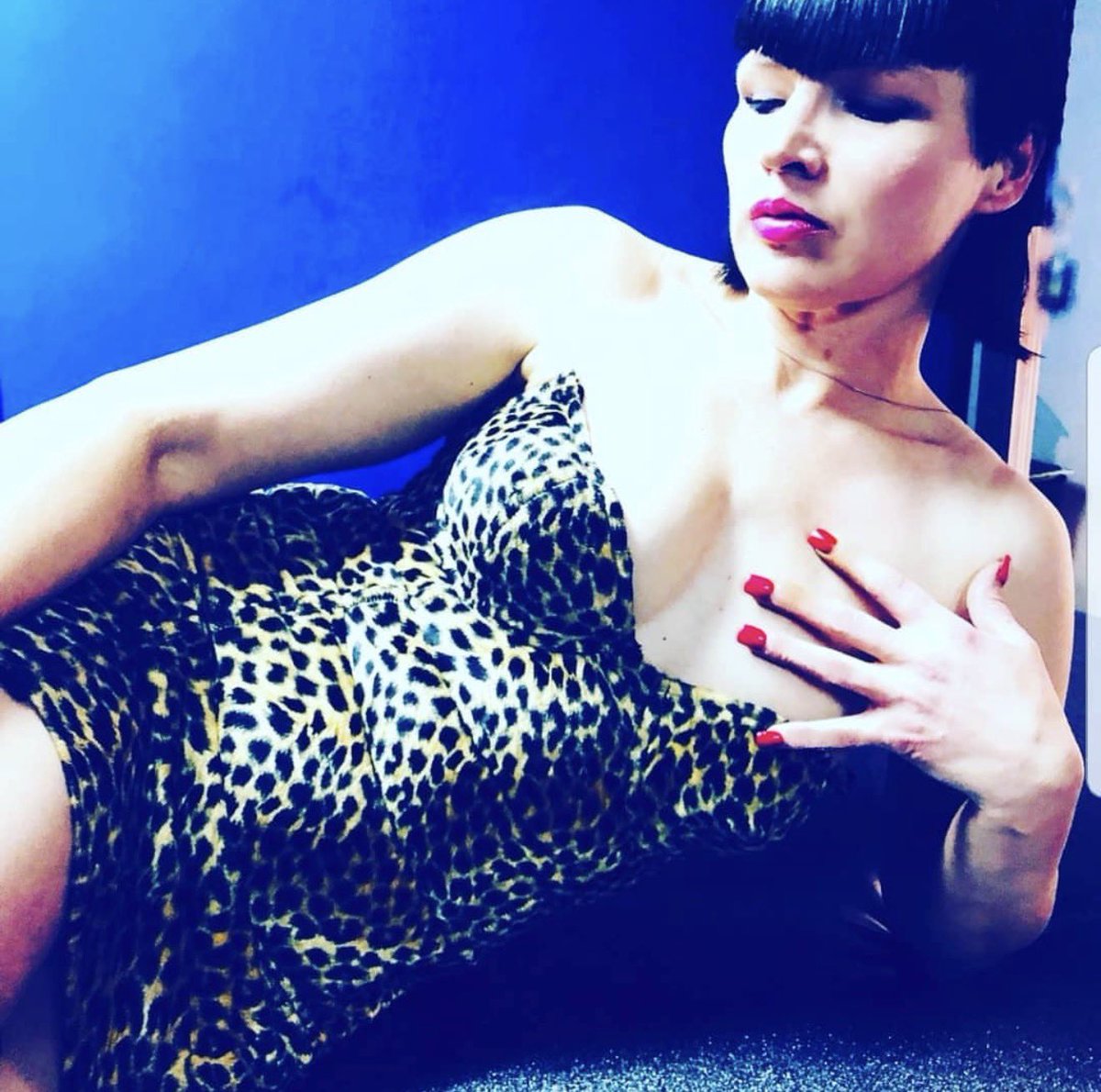domina_elle's tweet photo. I’m in Denver currently accepting requests for sessions. Meet at my dungeon location though outcalls will be considered. Feel free to DM me here. You need to follow me to do so. https://t.co/vt8U4F1ah2