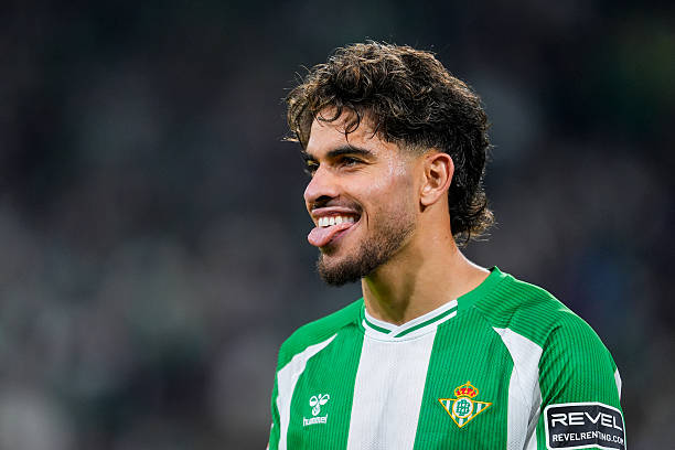 ActuFootMaroc's tweet photo. 𝗜𝗟 𝗘𝗦𝗧 𝗧𝗥𝗢𝗣 𝗙𝗢𝗥𝗧, 𝗜𝗟 𝗘𝗦𝗧 𝗣𝗔𝗥𝗧𝗢𝗨𝗧, C'EST EZ ABDE ! 🤩🇲🇦

L'ailier marocain 𝗕𝗨𝗧𝗘𝗨𝗥 en renard des surfaces face à Lyon en Europa League ! ⚽ https://t.co/pt9WQAPy5k