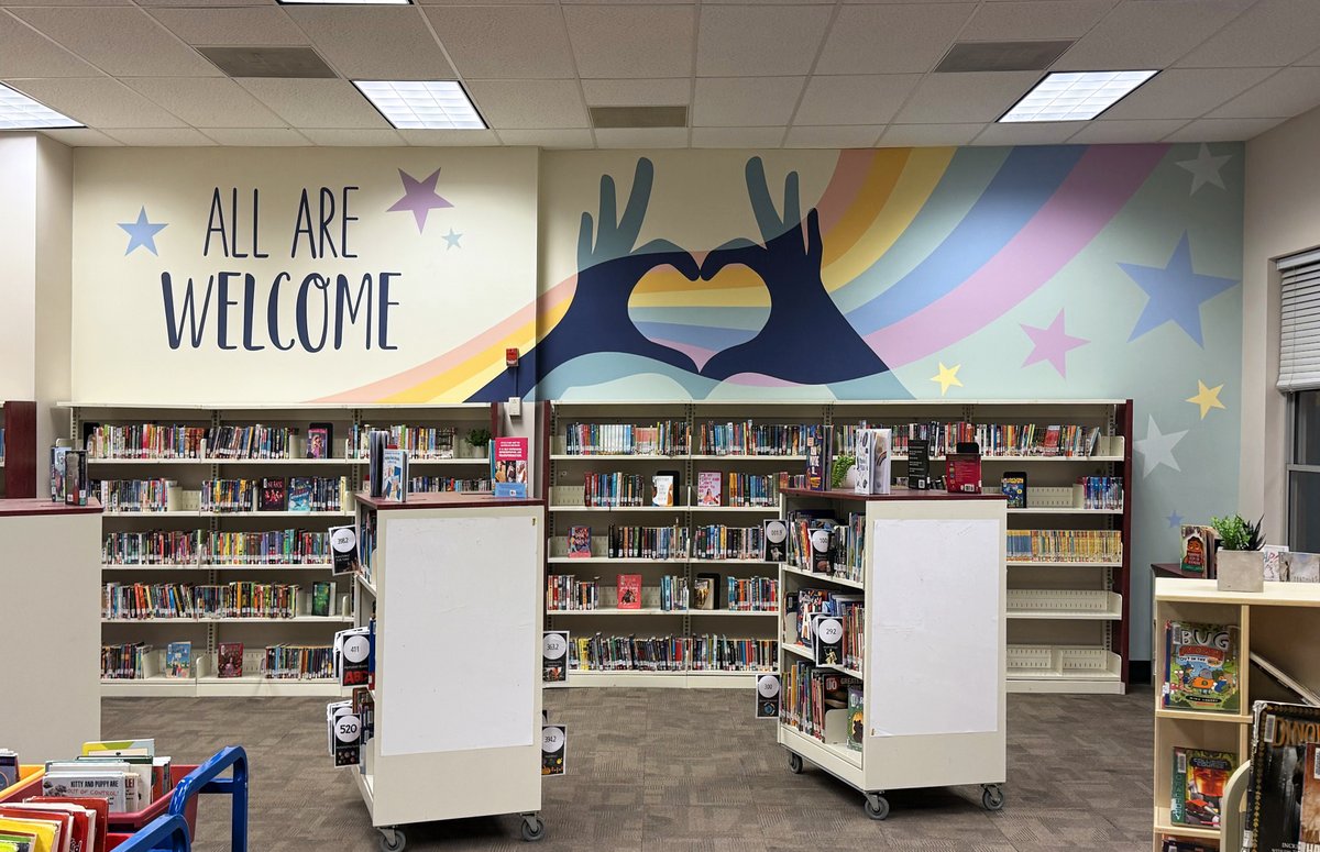 A new library mural for the Northdale Stars! #muralworks #librarymural #welcome #allarewelcome #stars <a href="/TVDSB/">Thames Valley DSB</a> <a href="/ARTSHINEINC/">Artshine/Arts4All/Artshine in a Box</a> <a href="/NorthdaleEast/">Northdale Woodstock</a>