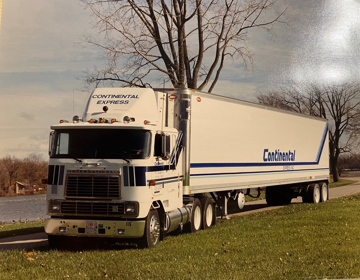 CEIOHIO's tweet image. Same spot on the water––but about 40 years of time in between! As our new, 2026 Freightliner Cascadias roll out onto our fleet, we're throwing it back to the 1980s to see how far we have come! #ThrowbackThursday