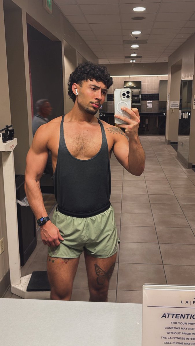 jameskeith_'s tweet image. wore my baggy gym clothes today