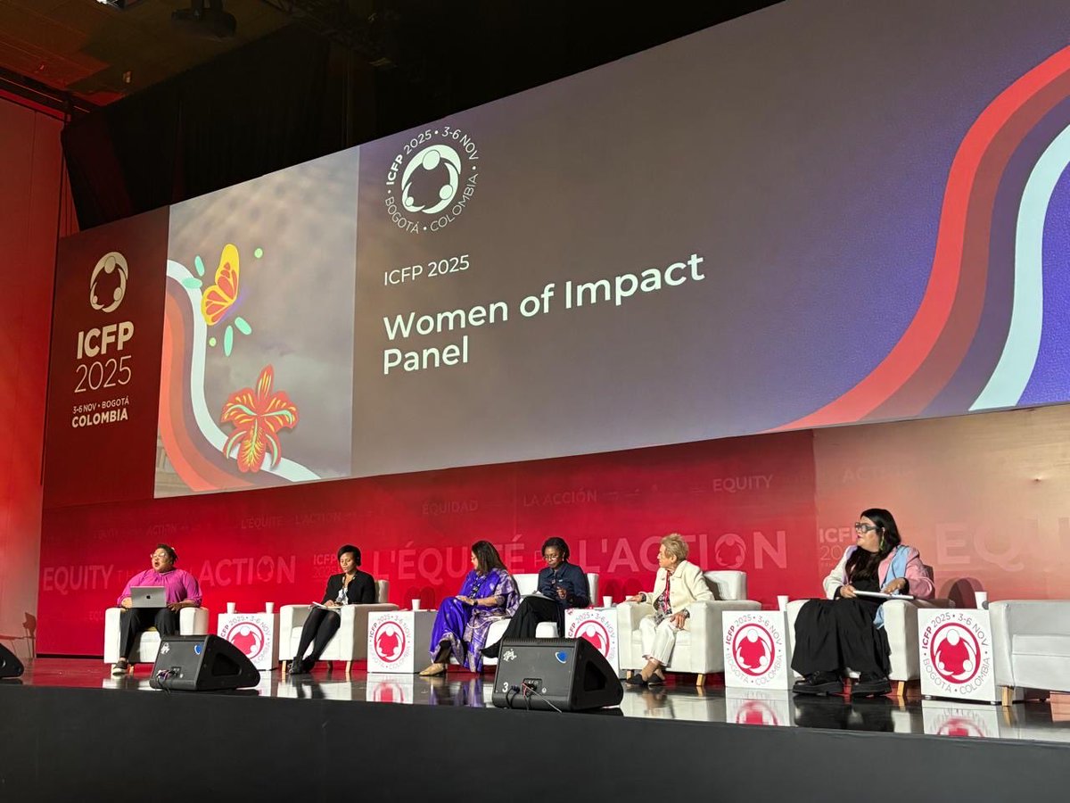 JuliSalama11's tweet image. Cerrar octubre en la Feria del Libro de NY hablando de narrativas y marcos normativos trans, y empezar noviembre en la #ICFP2025 hablando de modelos de atención en salud trans, me reafirma algo: Las personas trans nos merecemos todo.
Nos merecemos soñar con mundos más justos.