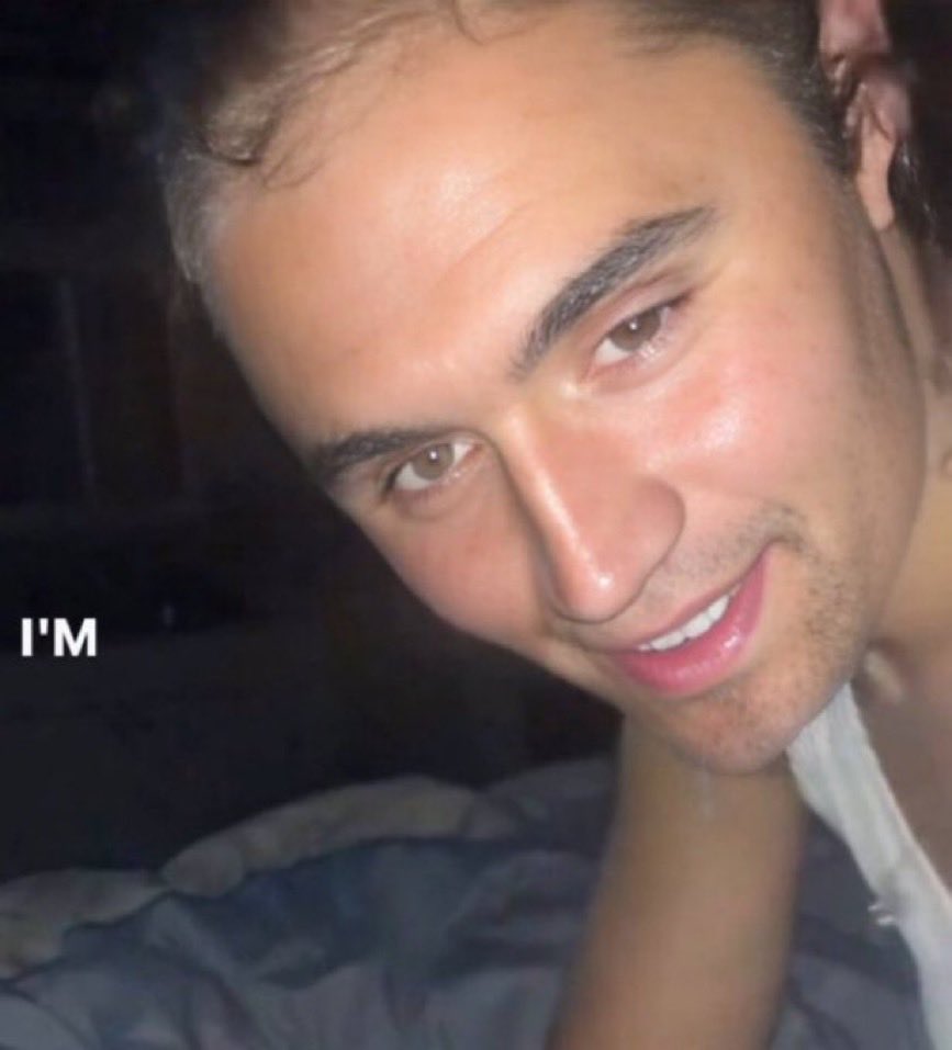 HoesLuvTravis's tweet image. who is making these man😭😭😭