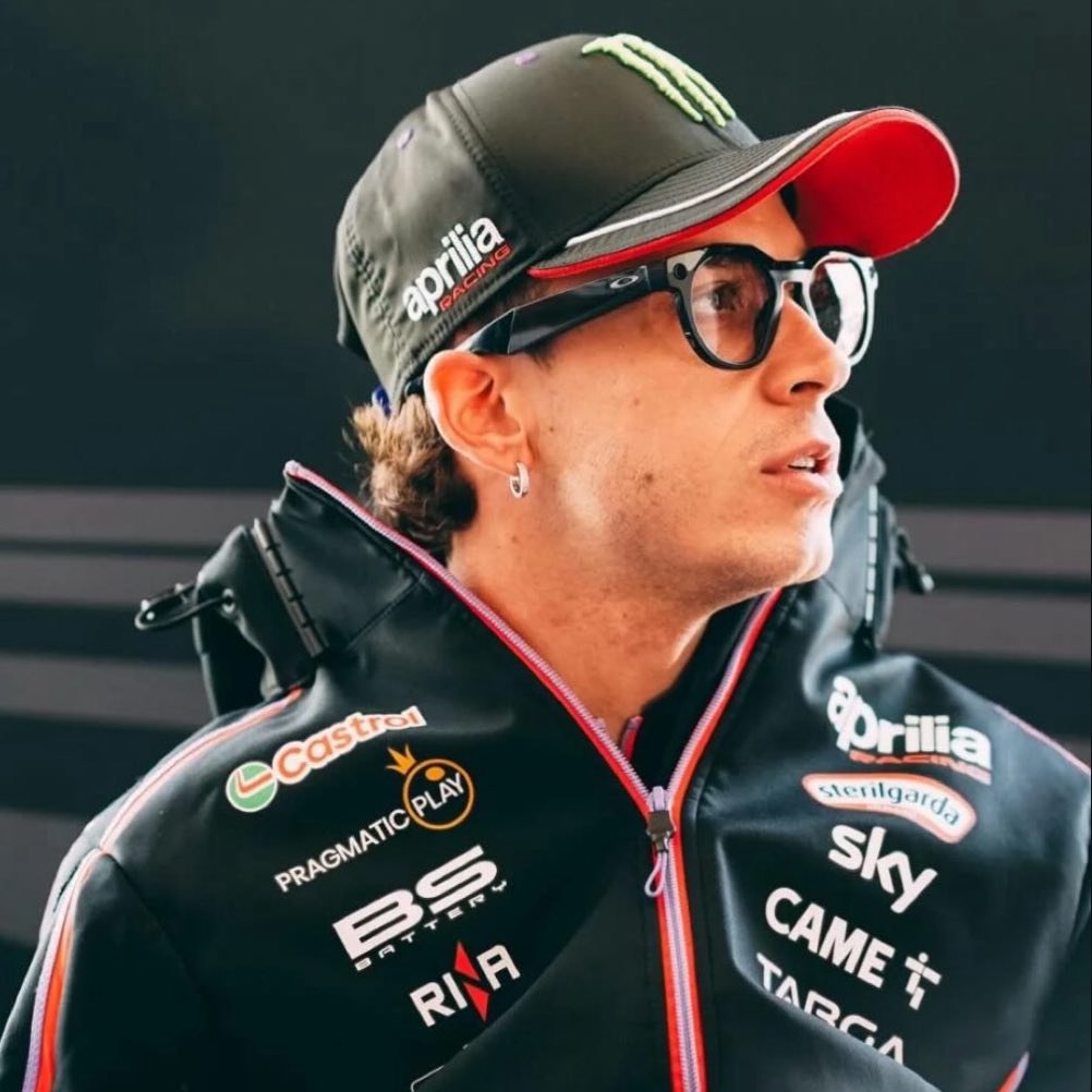 bezcore's tweet image. bez in glasses this is something that will send me insane i think