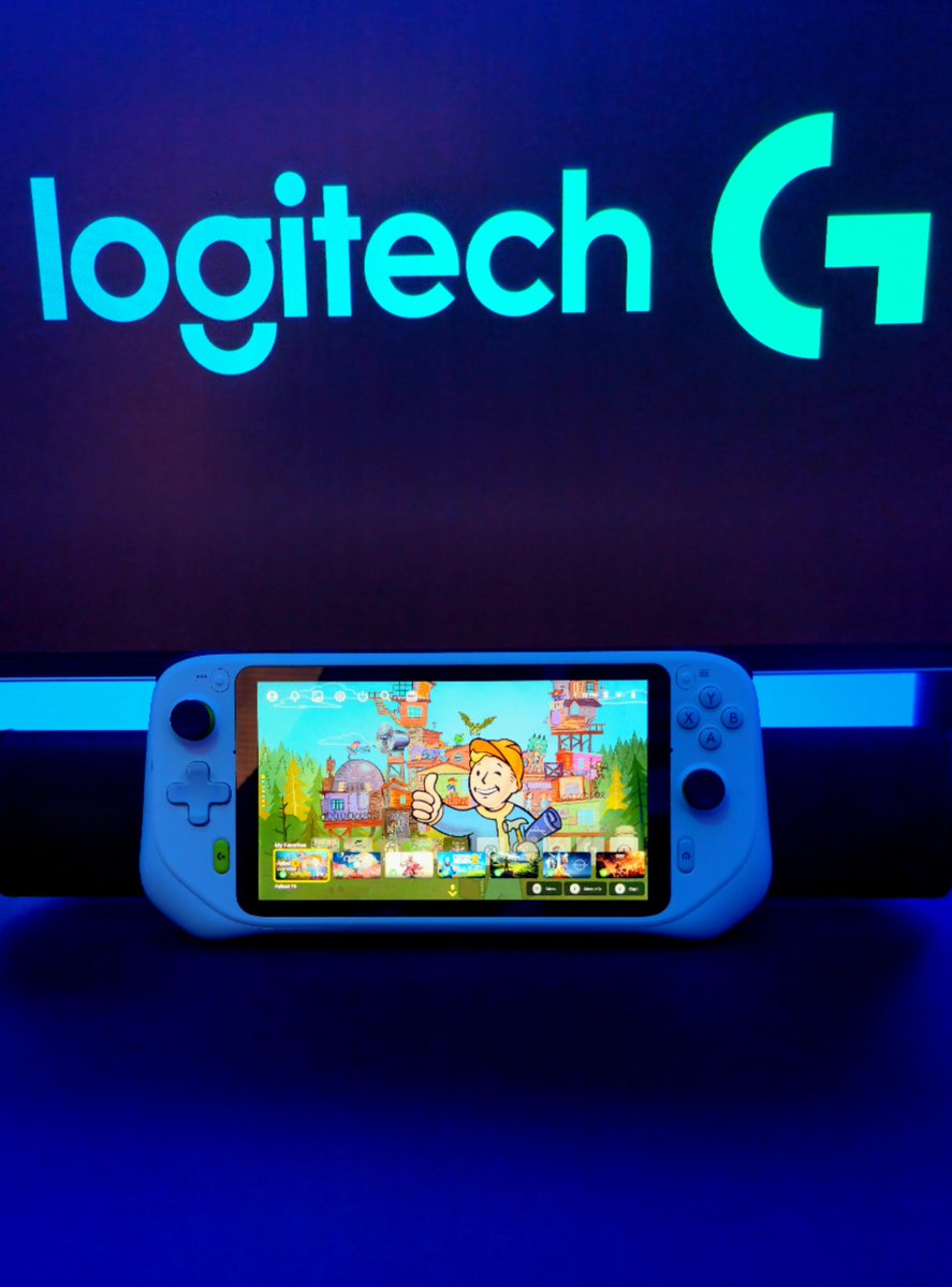 GameSeekerX's tweet image. BIG thank you to @Colteastwood for sending me his Logitech G Cloud! This is an amazing ☁️ device! #logitechg #XboxGamePass #XboxPlayAnywhere