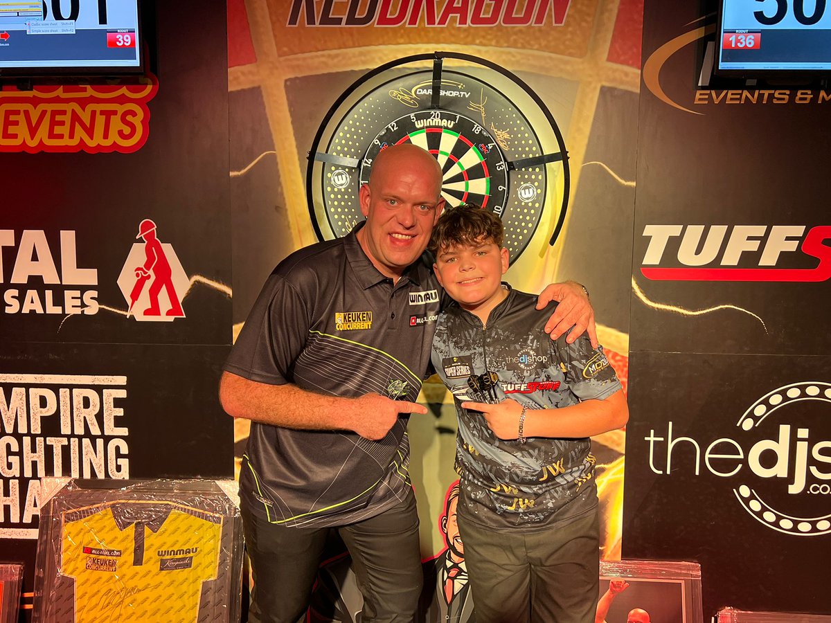 ModusDarts180's tweet photo. 🟢⚫Michael van Gerwen defies a 132 finish from Jayden Walker to take a 3-2 win in Southampton! https://t.co/Pw8skrjRc7