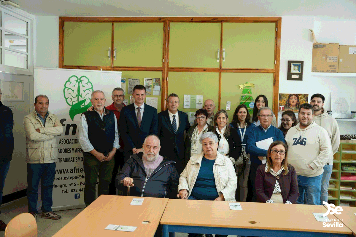 <a href="/JFdezdelosRios/">Javier Fernández de los Rios</a> comprueba en Estepa el impacto de las inversiones de la Diputación en la Sierra Sur:

➡ Más de 50M€ invertidos/comprometidos en 17 municipios
➡ 14M€ de nuevos fondos europeos
➡ 5,7M€ al tanque de tormentas
➡ Apoyo a la <a href="/IGP_Estepa/">Mantecados de Estepa</a> y a asociación Afneos

➕