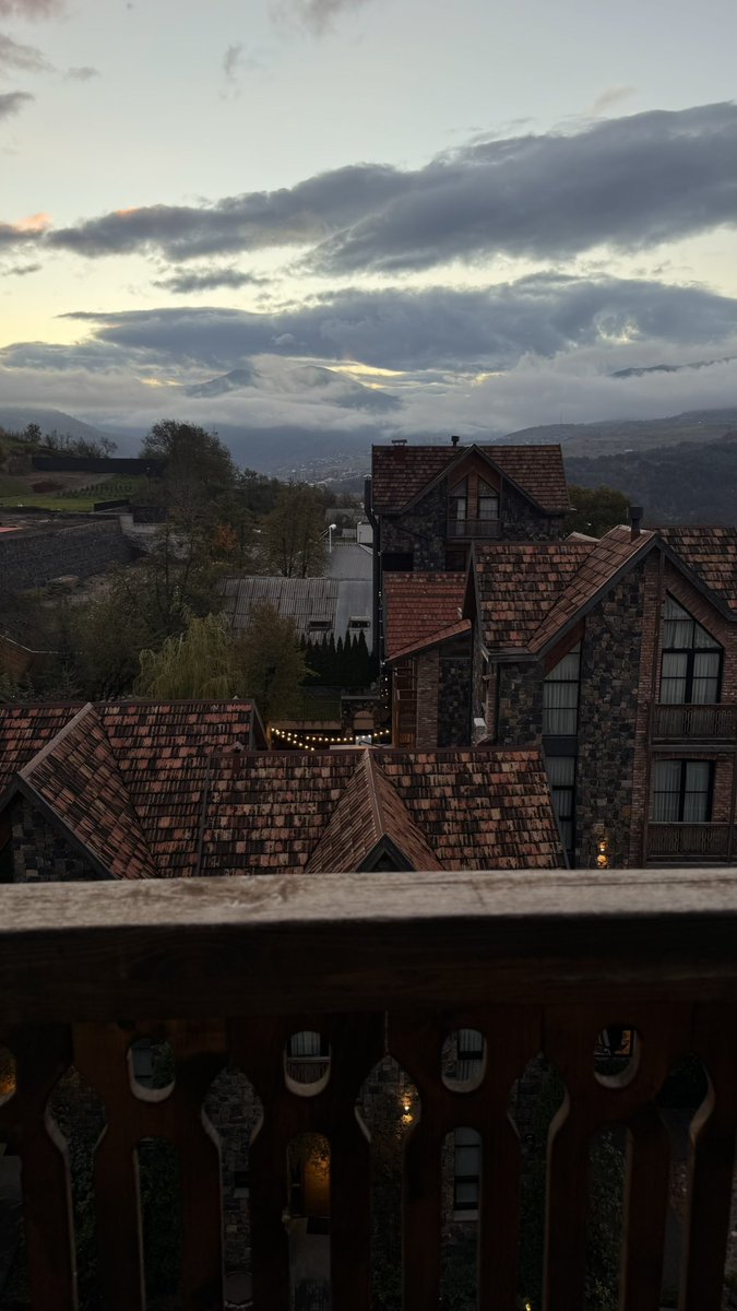 So_Angelic116's tweet photo. On an October day 🤎🍂. https://t.co/mFDYeuZpSc