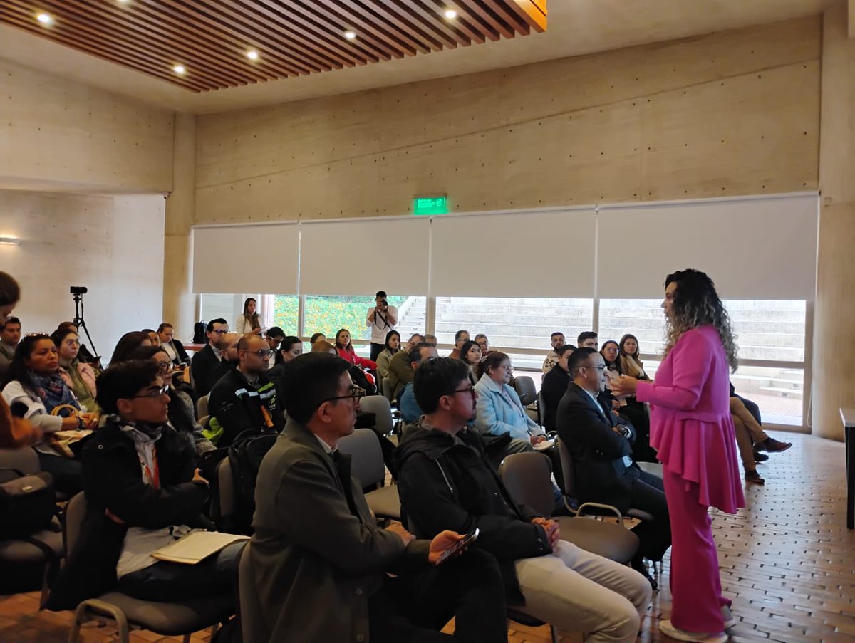 En un encuentro liderado por @MiEspacioesBogdirigi, dirigido a grupos de valor, concejales y entidades distritales, el <a href="/IEU_UNAL/">Instituto de Estudios Urbanos - UNAL</a> presentó un  informe sobre el balance de las zonas de cesión gratuitas sin entrega material o transferencia en  favor del D.C.