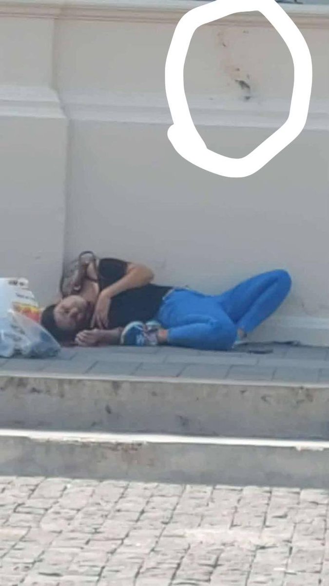DrCatrinSv's tweet photo. #CAPRES cagada .
Franco tirador seguridad de Nayib Bukele mata a mujer en centro capitalino.
Le pegó un disparo en el cuello (ver con atención ángulo del impacto) https://t.co/9X7MeRz6VP