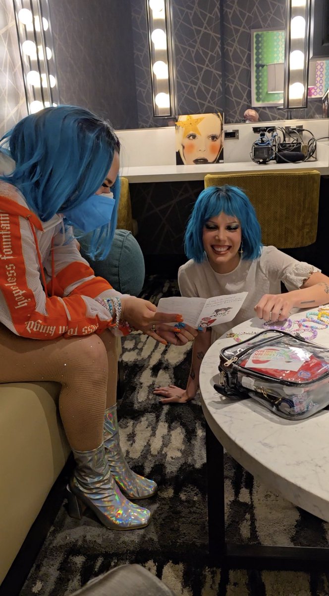 isabelleprimave's tweet image. feels very appropriate as a halsey stan that exactly four months ago i was having the time of my life, and now im getting my third bone marrow biopsy in less than a year…but at least i got my mojo bag with me this time 🫶🏻