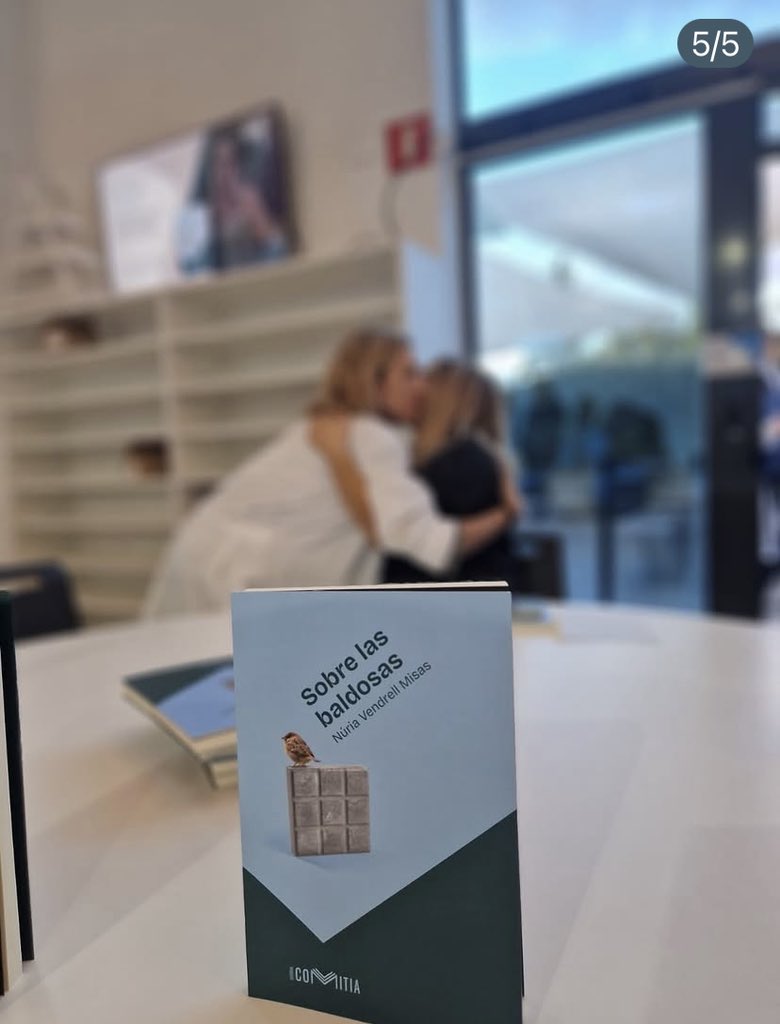 Hoy hemos acompañado a <a href="/nuria_vm/">Núria Vendrell</a>  en la presentación  de “Sobre las Baldosas con sus compañeros de la empresa #Darapharma
de #Granollers donde le han organizado un acto muy emotivo. Gracias a todos ☺️🫶🏼📚✍️