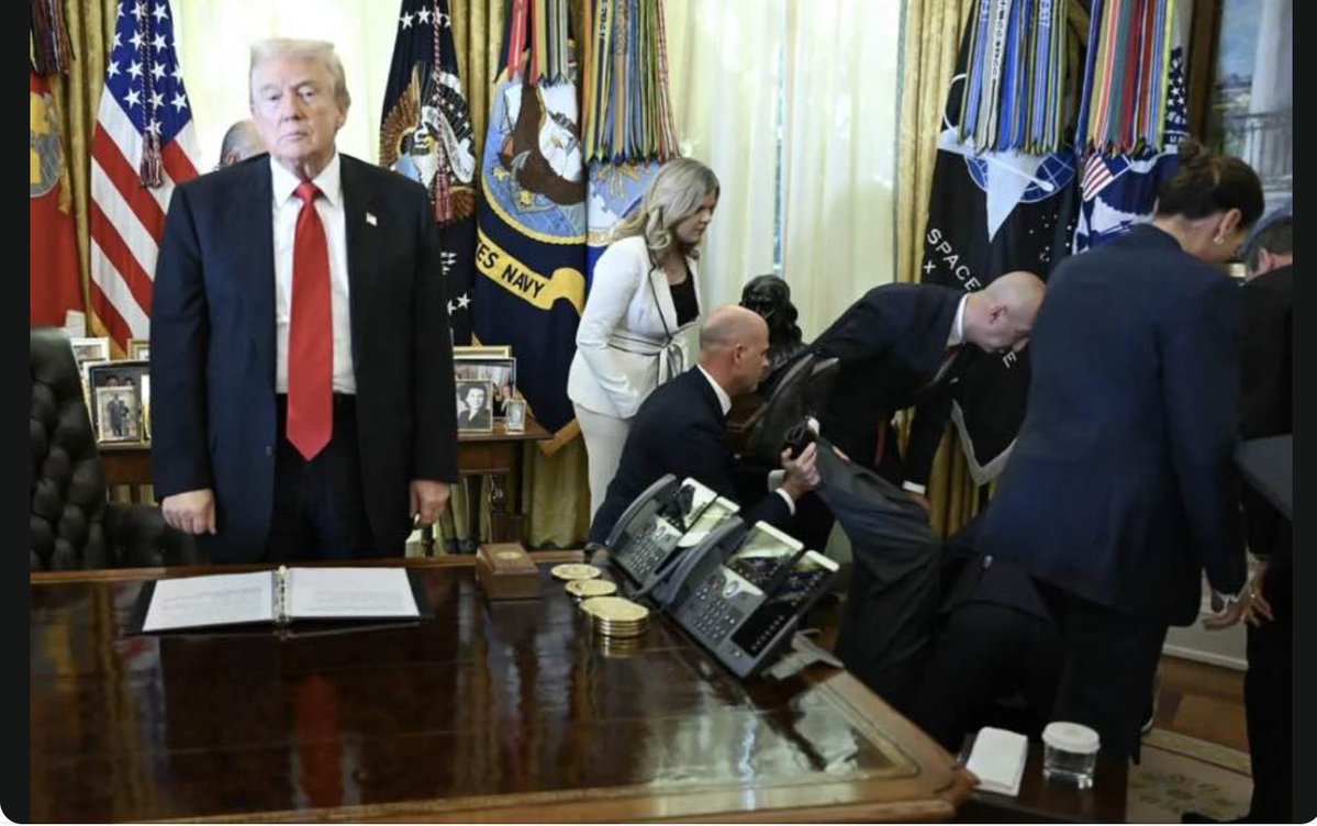 DocsCenter's tweet image. This is just mortifying @POTUS @realDonaldTrump @PressSec @washingtonpost @nytimes @NBCNews @ABC @CNN @CBSNews