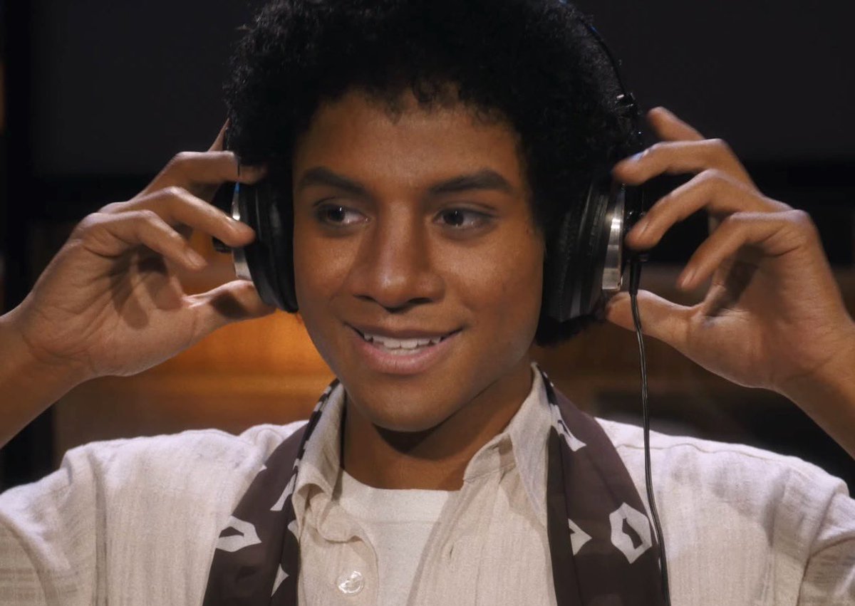 "it wasn’t that bad" is such a crazy thing to say, especially since the size of the nose is accurate. michael‘s jaw &amp; eyes were just wider by comparison.

people say things like this about MJ and then wonder why he was so insecure.