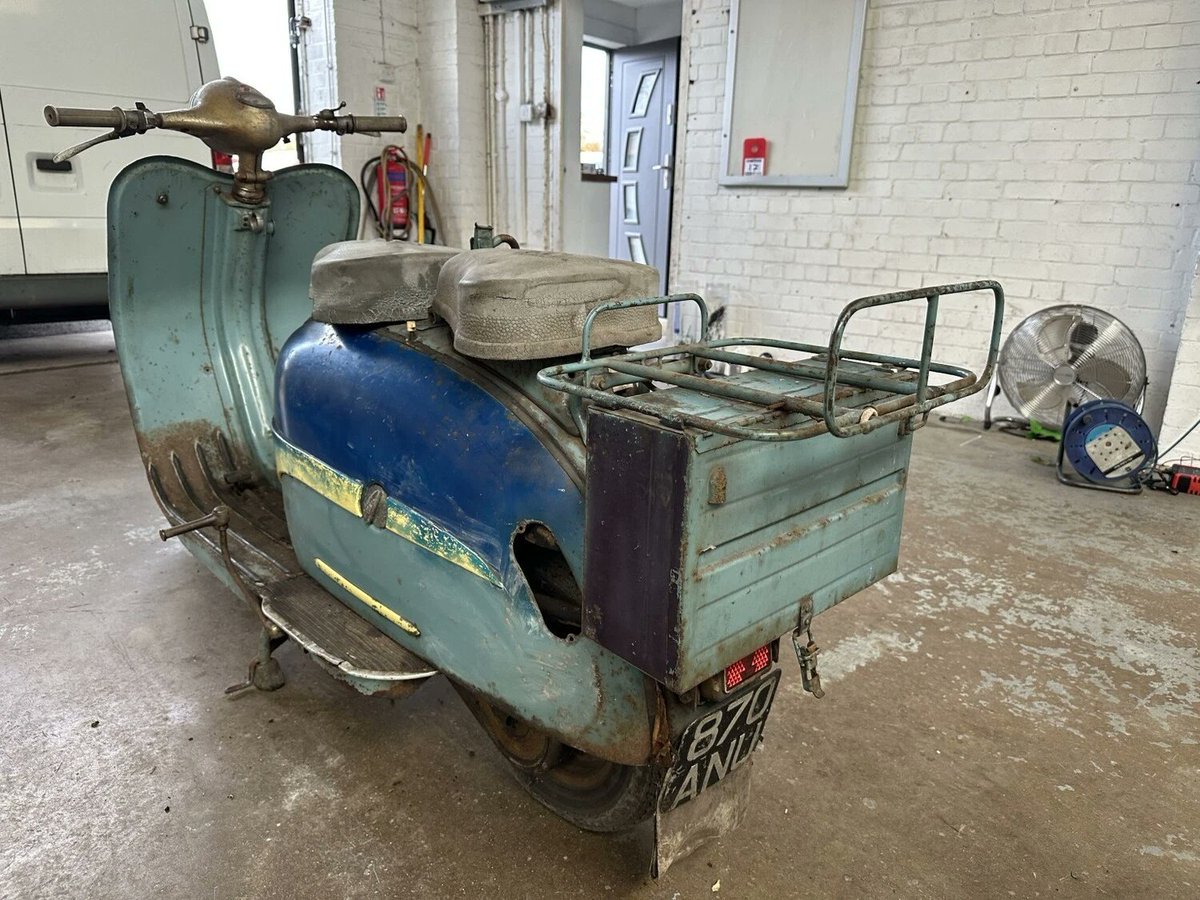 BarnfindMCycles's tweet image. Check out this rare 1957 Durkopp Diana scooter restoration project! Ebay ad here ow.ly/H9nj50XnY2m #Durkopp #ClassicScooter #ScooterLife #RetroRestoration #ScooterCommunity barnfindmotorcycle.com