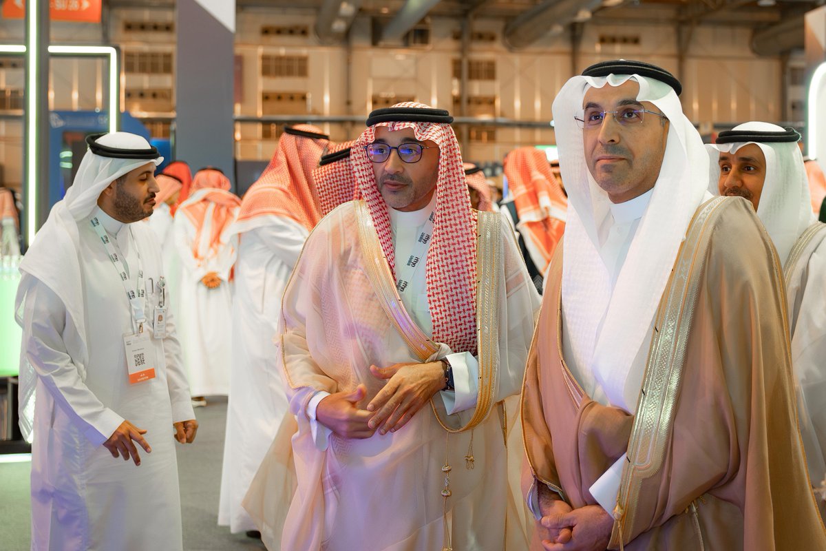 swa_gov's tweet photo. زار معالي المهندس عبدالله بن إبراهيم العبدالكريم، رئيس الهيئة السعودية للمياه، ملتقى بيبان 2025، واطّلع على مشاركة الهيئة ممثلة بمركز الابتكار السعودي لتقنيات المياه والحاضنات التابعة "المياه الوطنية والري ومائي وسمنان" وما تقدمه من فرص وصفقات استثمارية لدعم رواد الأعمال الناشئين، إلى جانب مبادرات مبتكرة تُعزّز التكامل بين منظومة المياه وقطاع ريادة الأعمال.