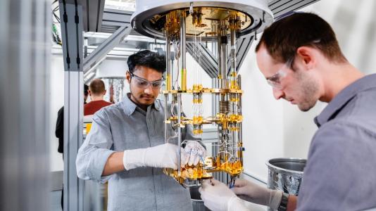 Q-NEXT has been renewed for 5 more years, and UIUC’s Prof. Paul Kwiat will continue as the UIUC PI, working with faculty in both the Physics and Materials Science &amp; Engineering departments.

➡️ anl.gov/article/argonn…