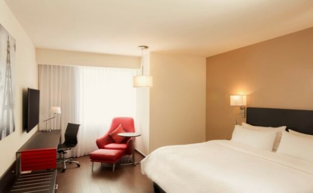 RevistaEliteqr's tweet image. 🎨El Hilton Cancún Mar Caribe impulsa el arte local con “Ola de Arte”, un programa que conecta a artistas y viajeros en talleres creativos que celebran la cultura del Caribe Mexicano.🌴✨

#CaribeMexicano #ArteYTurismo #LuxuryExperience 

revistaelitemx.com/hilton-cancun-…