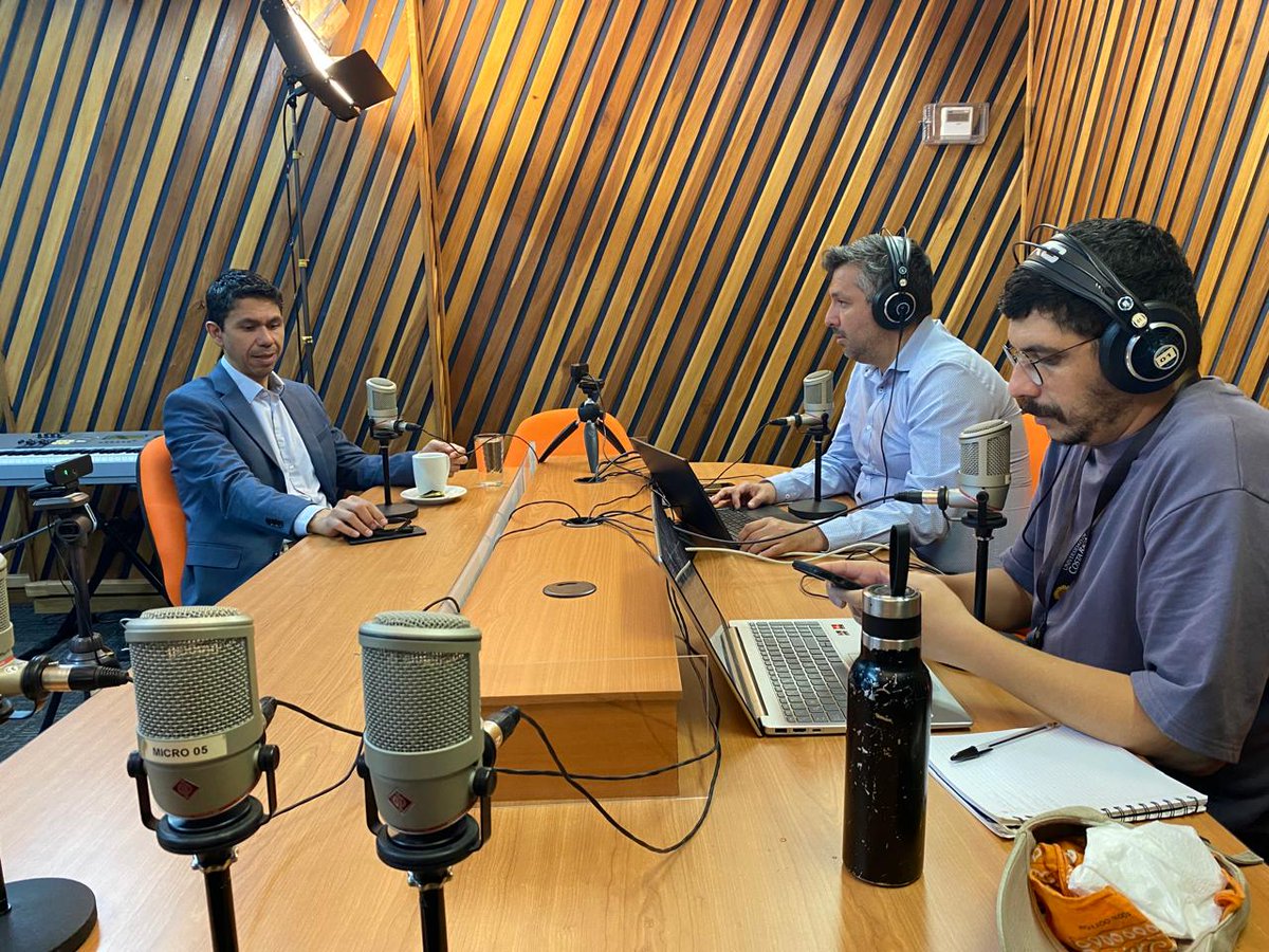 Hoy jueves 06 nov, en Radio UCR, programa interferencia con el periodista Manrique Miranda
