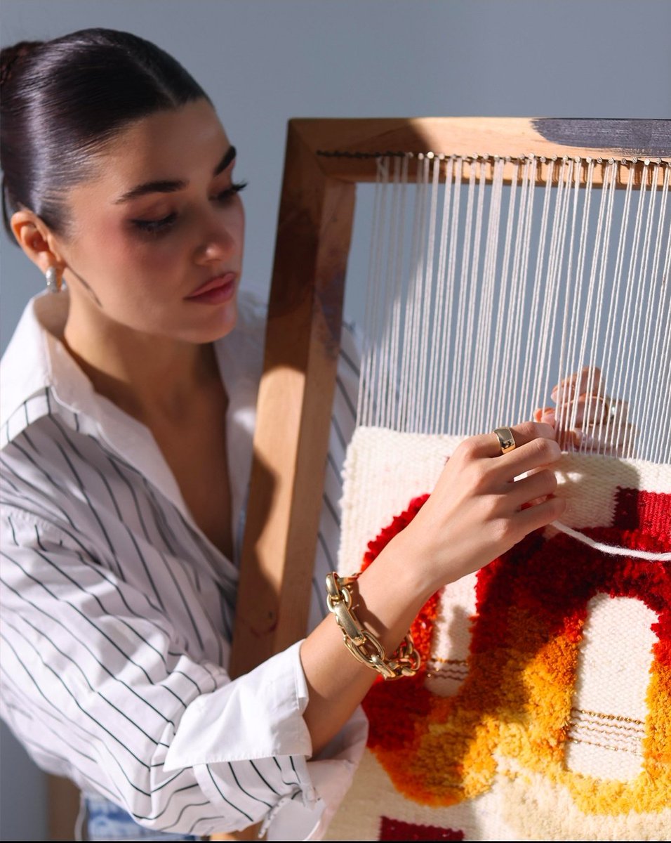 ClaudiaGiunti's tweet photo. Kering unveils Pomellato’s Art Of Iconic Craftsmanship project.
Actress and Pomellato ambassador Hande Erçeljoined the students of Mimar Sinan Fine Arts University as they preserved the legacy of traditional weaving.
#Pomellato #IconicaCollection #TheArtOfIconicCraftsmanship https://t.co/Yd5hXYJVWZ